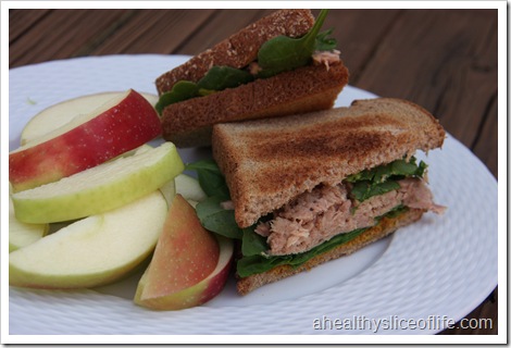 tuna and spinach sandwich with apple