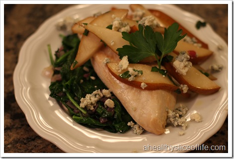 BAKED CHICKEN WITH SPINACH, PEARS AND BLUE CHEESE