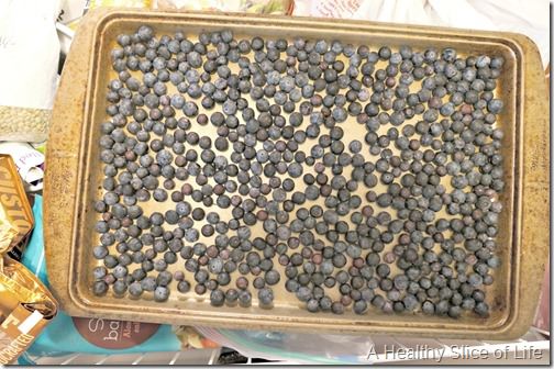 how to properly freeze blueberries- single layer in freezer